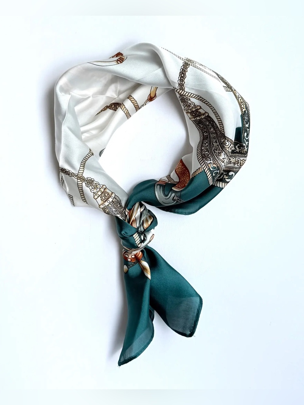 Silk-Feel Twill Bandana Scarf Classic Neck Scarf in Green and White Brand New